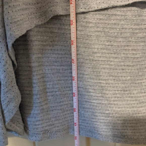 🛒 2/$12 Cold-shoulder Gray Cotton Top by C - size Small - Picture 7 of 7